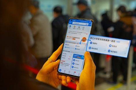 医院预约与现场挂号，双轨并行的就医新模式