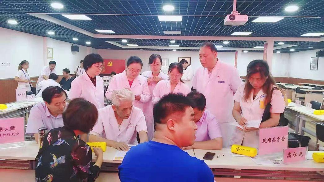 县医院几点上班，探访基层医疗服务的开门时刻