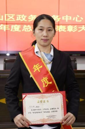 医院上下班时间表公示牌，提升患者就医体验的透明化举措