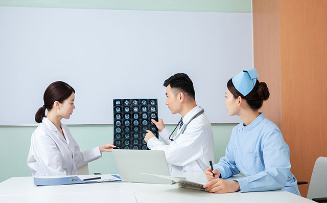 医院英语两种说法，专业术语与日常表达