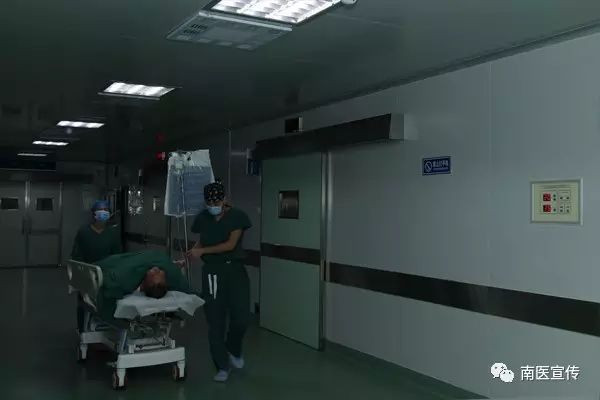 医院里的点滴时光，一张照片背后的故事