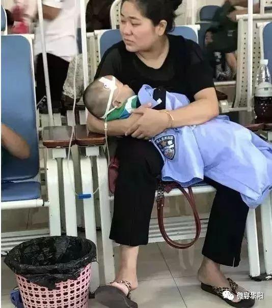 医院静默的守望，一张输液照片背后的故事