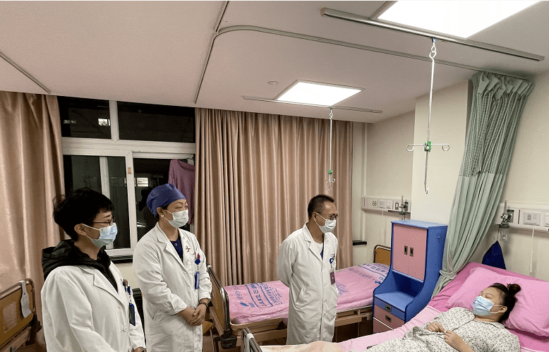 真实瞬间，医院输液室的人间百态