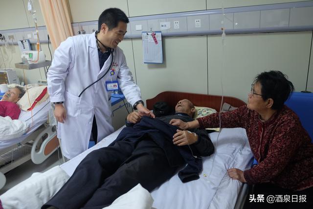医院里的温暖瞬间，在医院的照片实拍纪实
