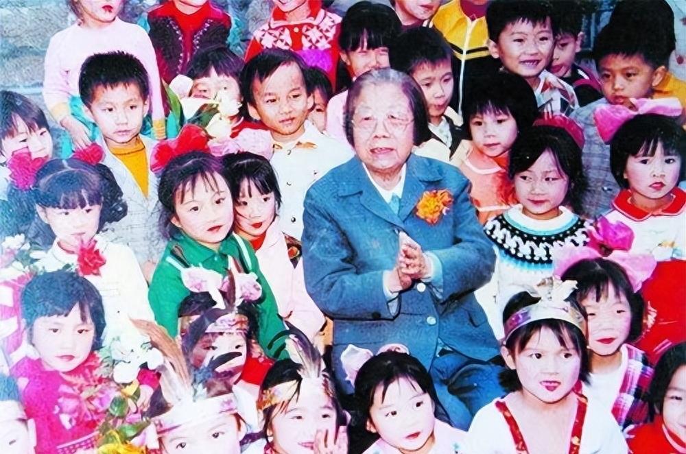 真实瞬间，医院病床旁的温情与坚韧