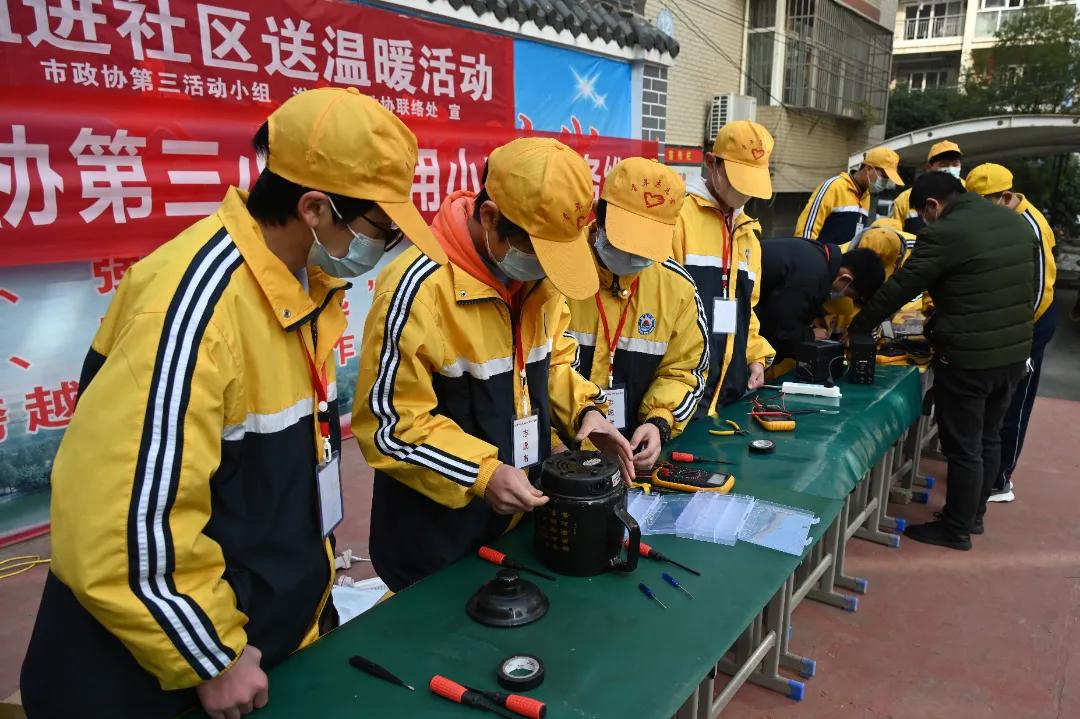 医院里的温馨瞬间，照片、素材与卡通中的温暖力量