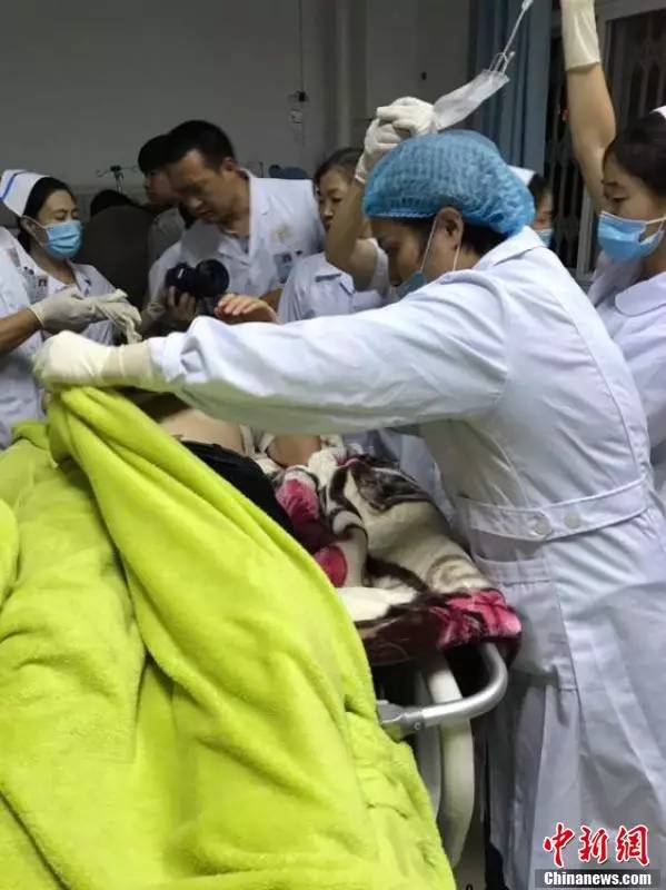 医院手术室外等候区的一刻，门外的守望与期待