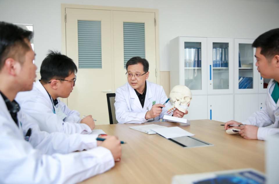 医院，生命的守护站——解析其近义词与深刻内涵