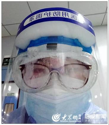 医院护士站，窗帘背后的温暖与守护