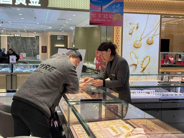 澳门六福珠宝今日金价，一探究竟的背后故事